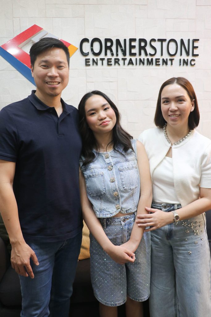 Giuliana Chiong and her parents