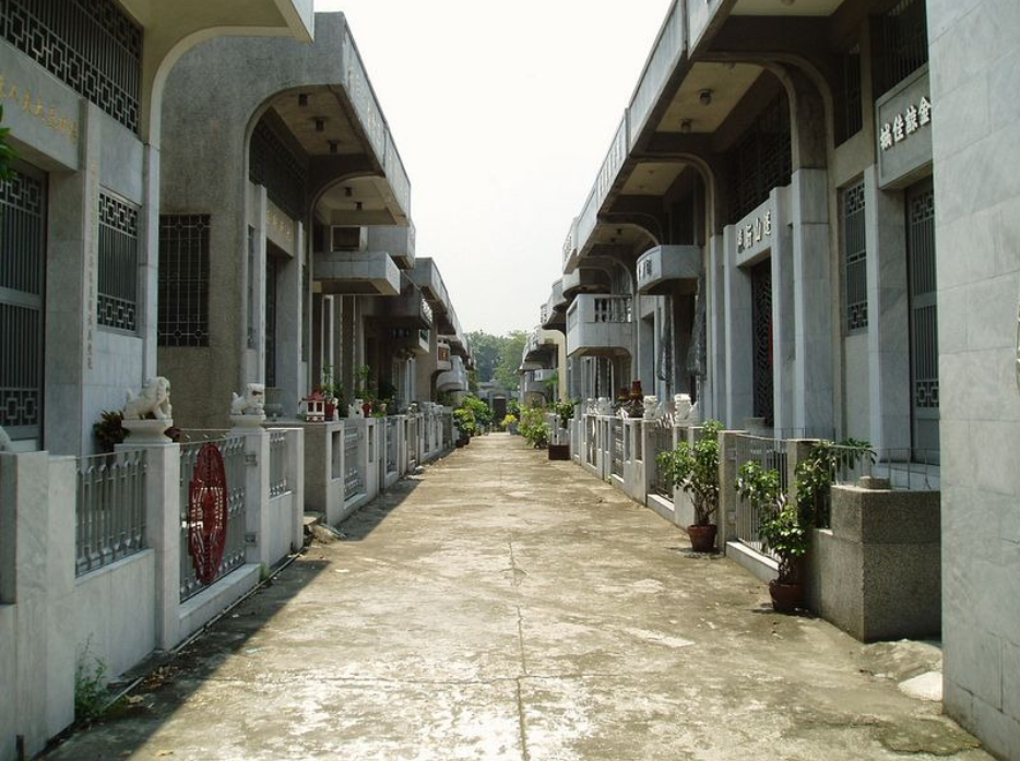 Mausoleums in Manila Chinese Cemetery