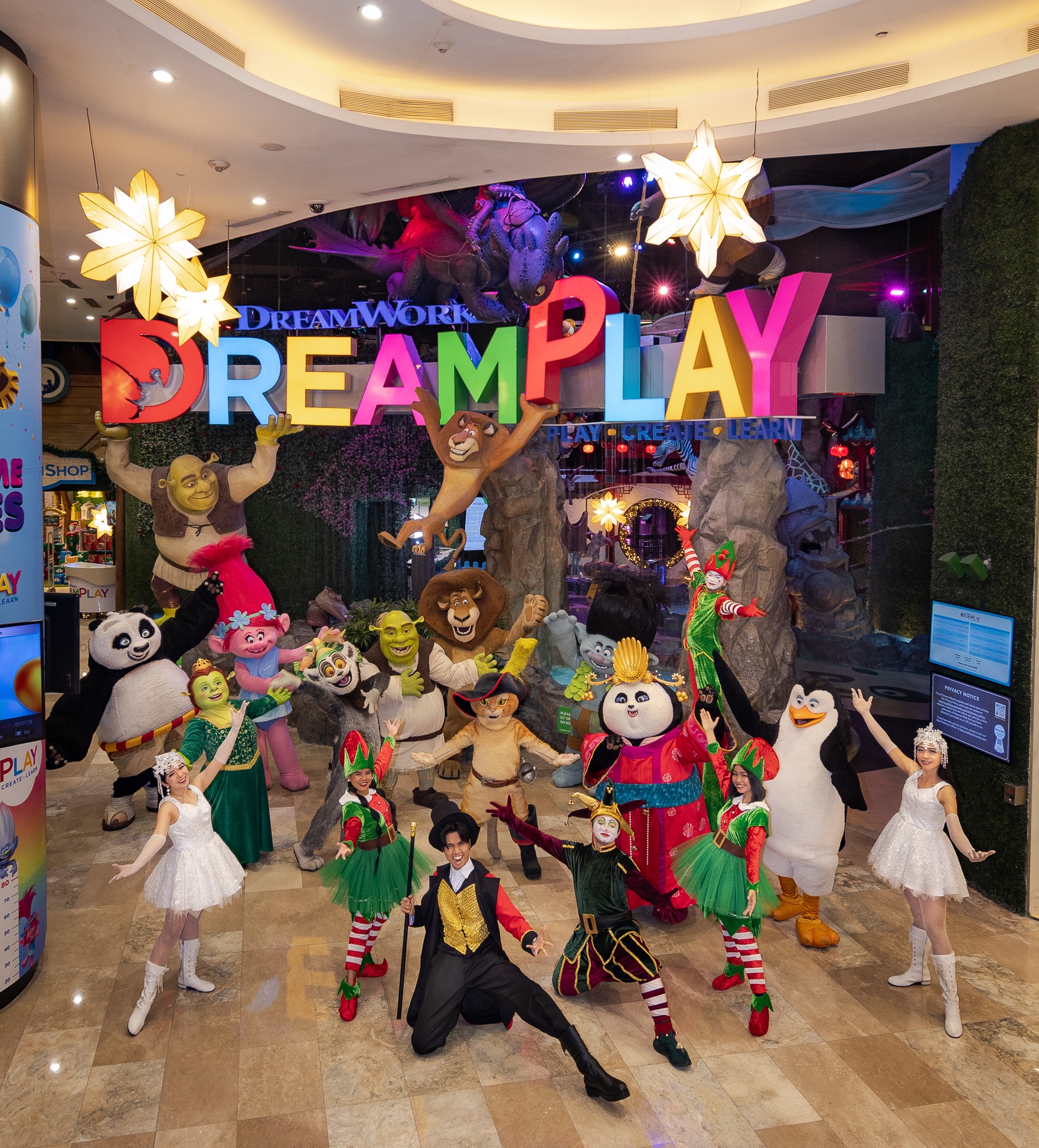 4. DreamPlay’s all-star holiday parade