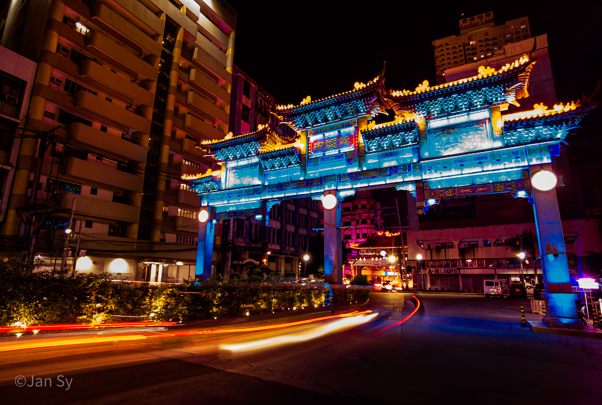 Binondo Chinatown Arch at the Jones Bridge entrance over Pasig River, Manila, Philippines.